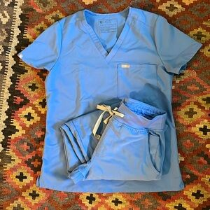 Figs Scrubs XS top and bottom